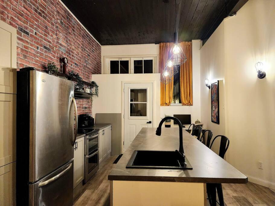 Loft Style Industriel-Centre-Ville+Parking Gratuit Quebec City Phòng bức ảnh