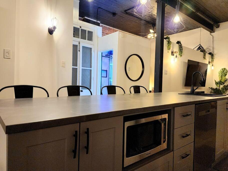Loft Style Industriel-Centre-Ville+Parking Gratuit Quebec City Phòng bức ảnh