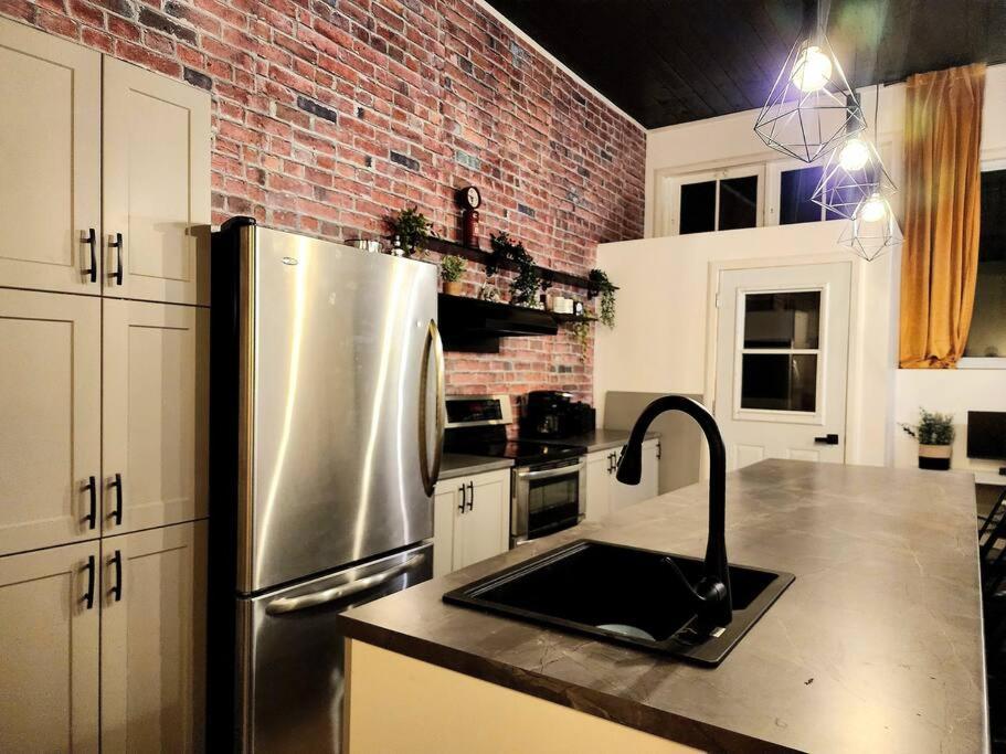 Loft Style Industriel-Centre-Ville+Parking Gratuit Quebec City Phòng bức ảnh